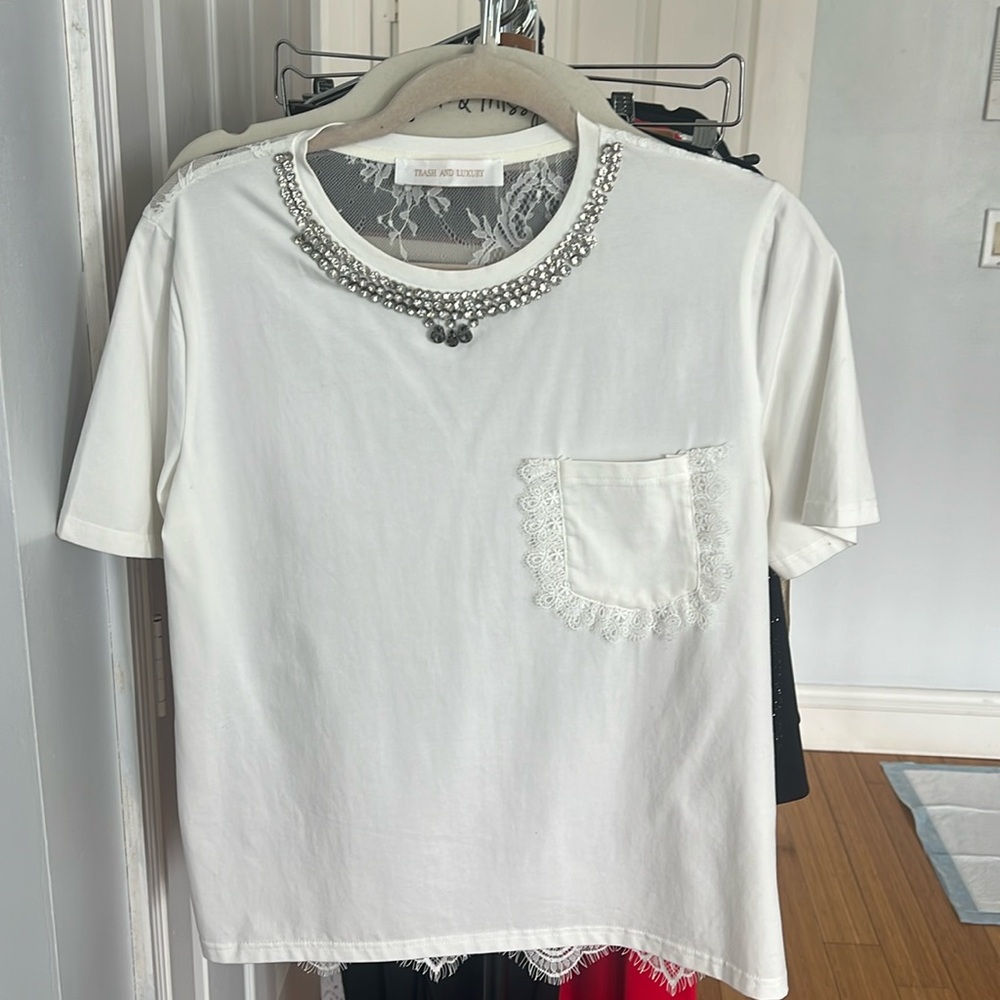 White t shirt with jewel and lace detail